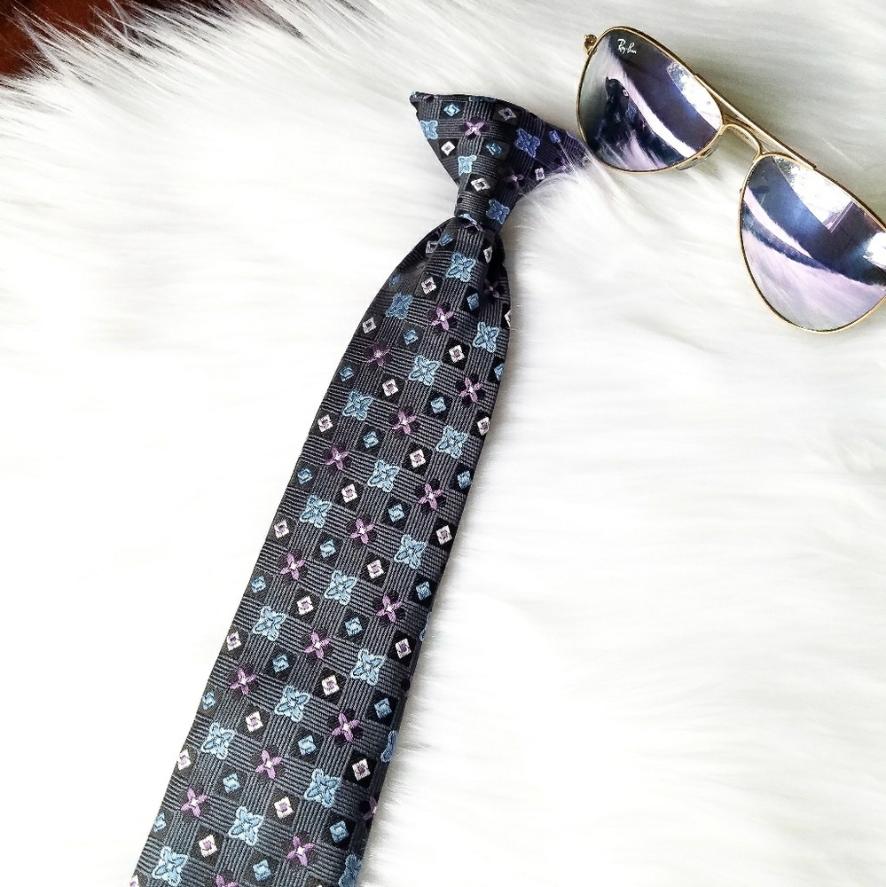 Kids geometric floral tie clip on necktie